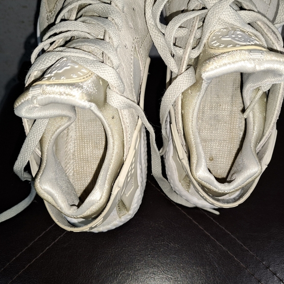 #094 Size U.S. 7.5 Nike Air Huarache in Cream and Beige - Picture 13 of 14
